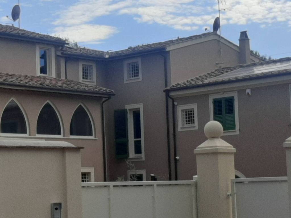 casa indipendente in vendita a Cascina