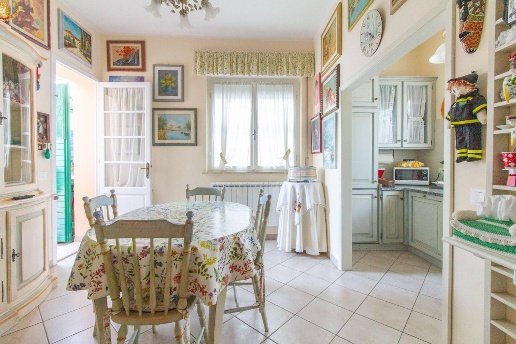 casale in vendita a Cascina