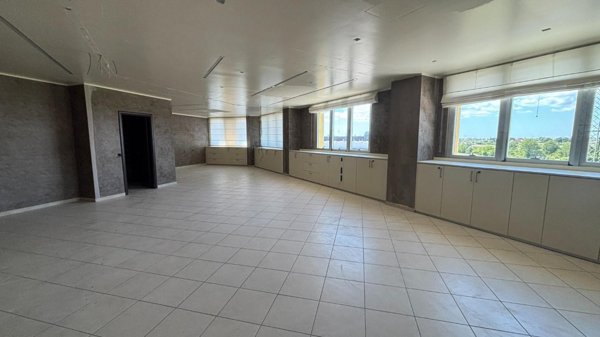 casale in vendita a Cascina