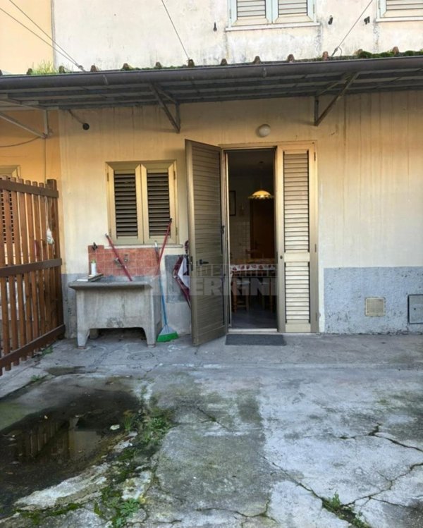 casale in vendita a Cascina in zona Navacchio