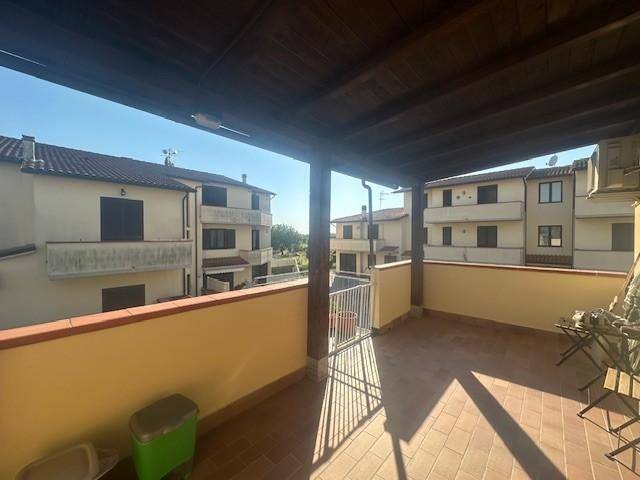 casa indipendente in vendita a Cascina in zona Latignano