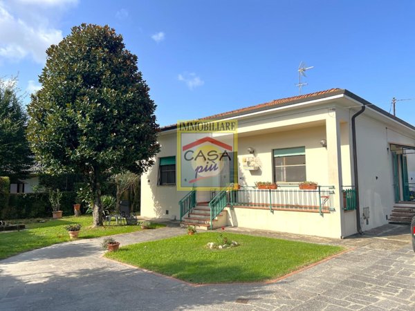 casa indipendente in vendita a Cascina