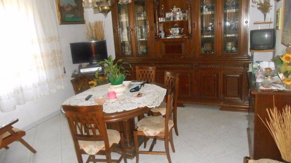 casa indipendente in vendita a Cascina