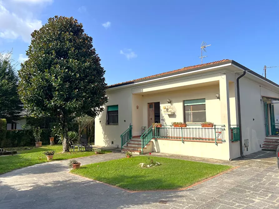 casa indipendente in vendita a Cascina