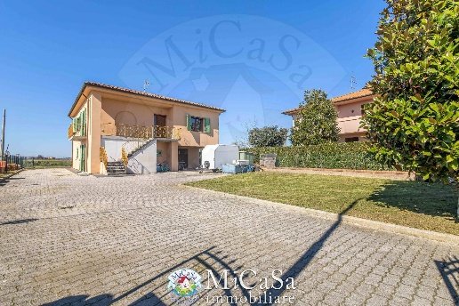 casa indipendente in vendita a Cascina