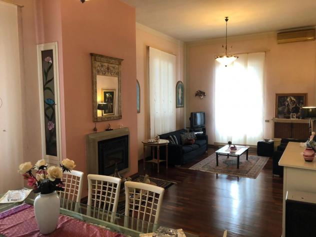 casa indipendente in vendita a Cascina