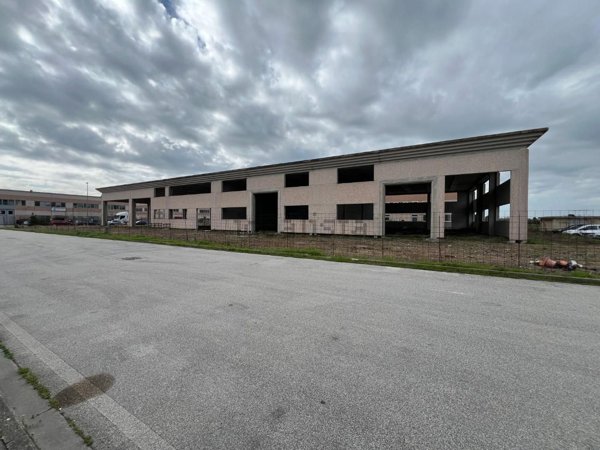 casale in vendita a Cascina