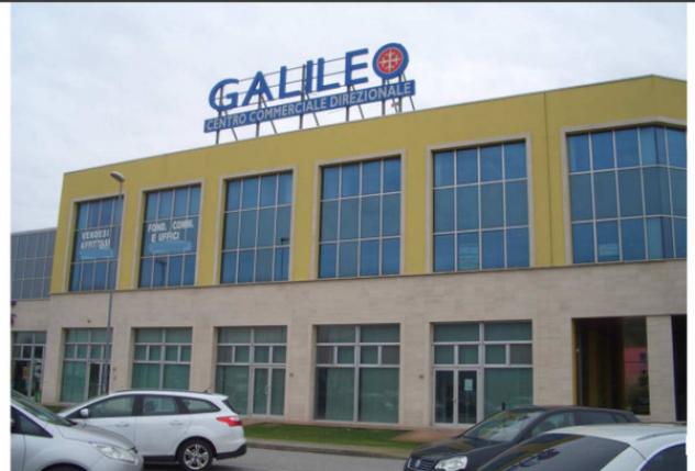 casale in vendita a Cascina