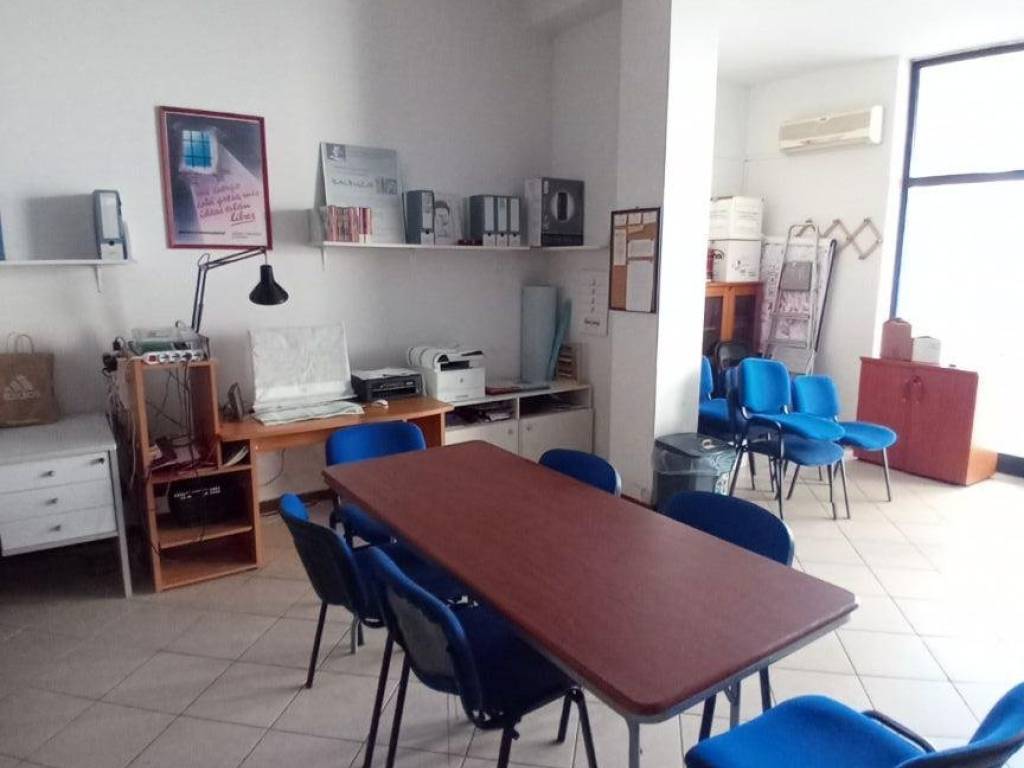 ufficio in vendita a Cascina