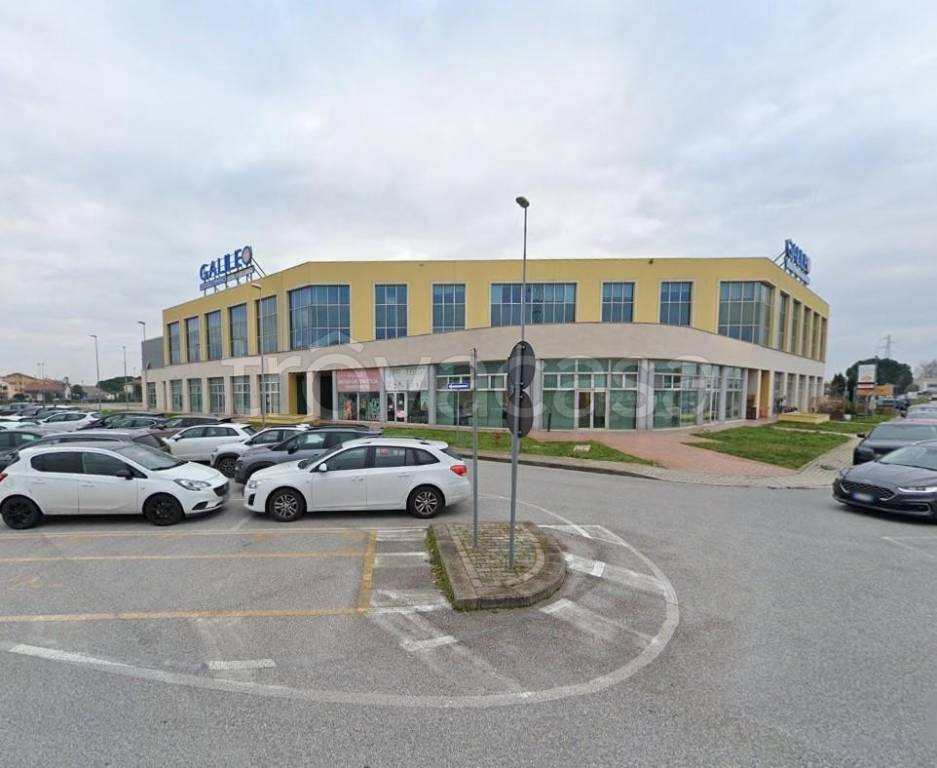 casale in vendita a Cascina