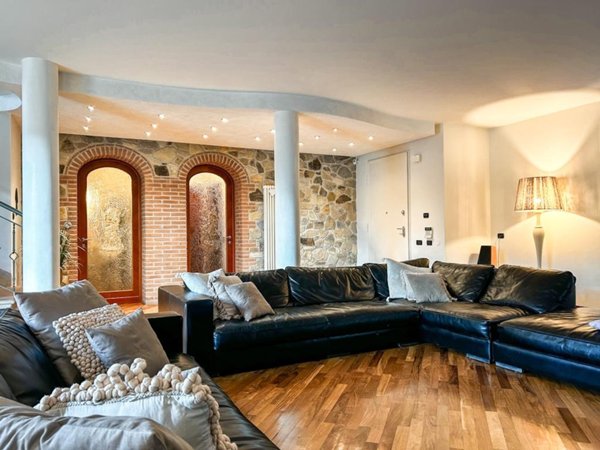 casa indipendente in vendita a Cascina