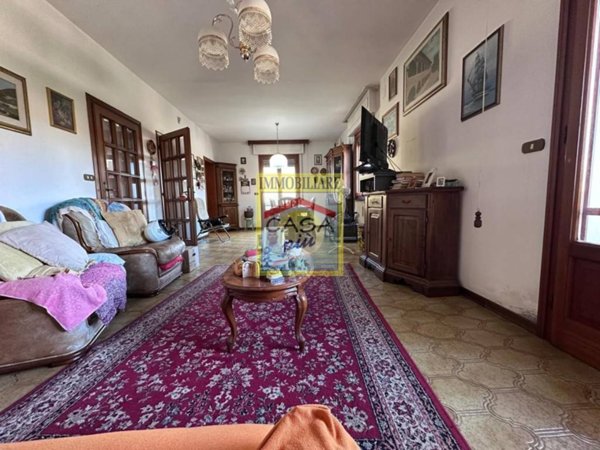 casa indipendente in vendita a Cascina