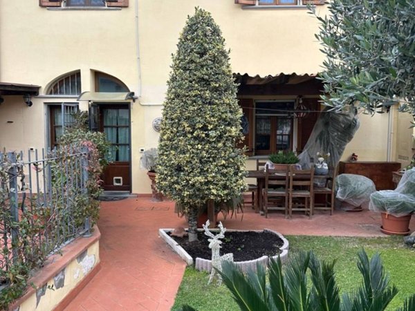 casale in vendita a Cascina in zona San Lorenzo a Pagnatico