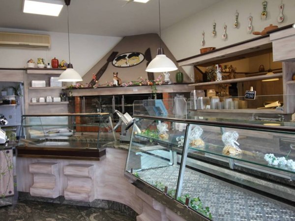 negozio in vendita a Cascina in zona Navacchio