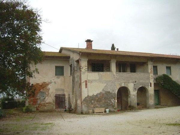 capannone in vendita a Cascina
