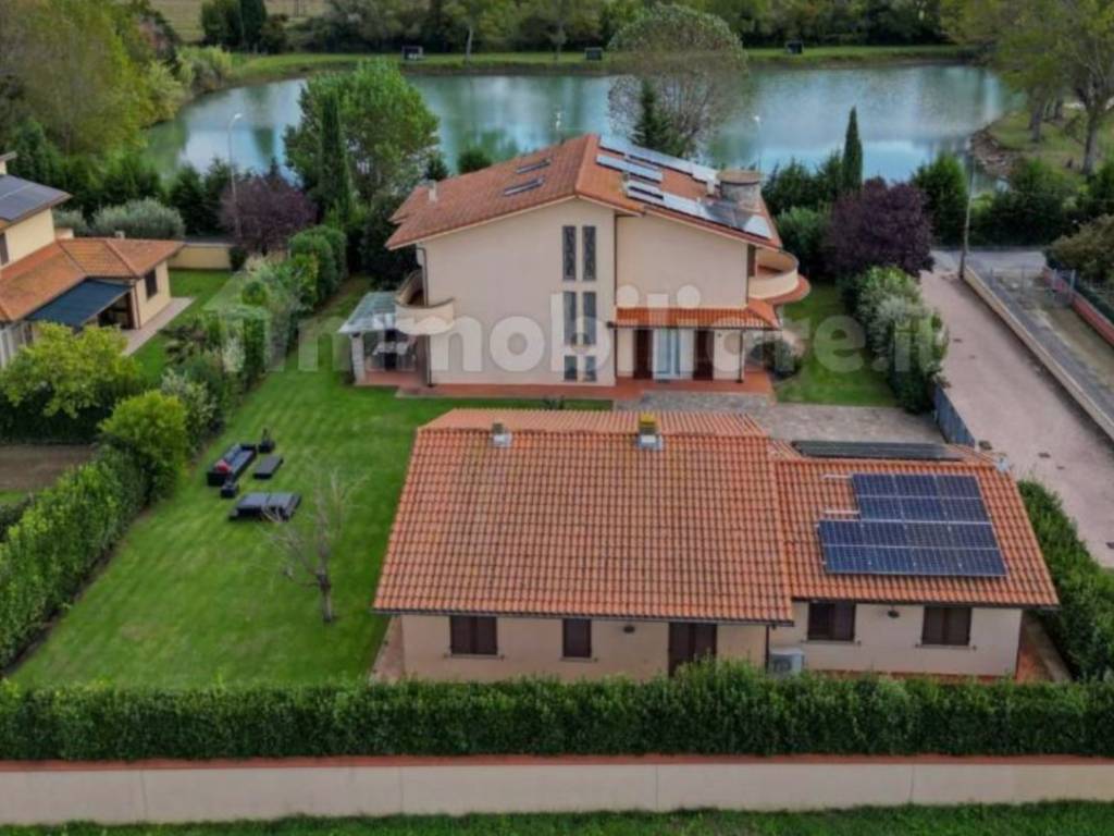 casa indipendente in vendita a Cascina