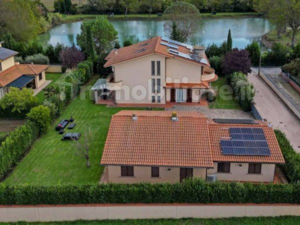 casa indipendente in vendita a Cascina