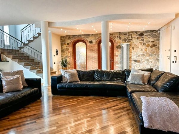 casa indipendente in vendita a Cascina in zona Marciana