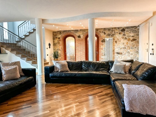 casa indipendente in vendita a Cascina in zona Marciana