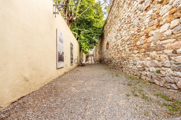 casale in vendita a Cascina