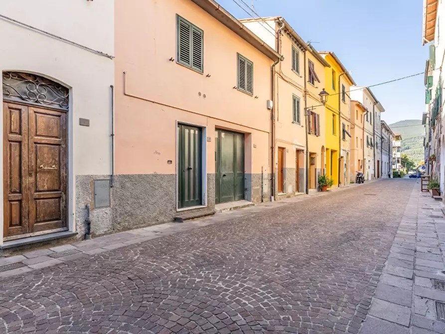 casale in vendita a Cascina