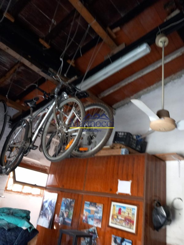 locale di sgombero in vendita a Cascina