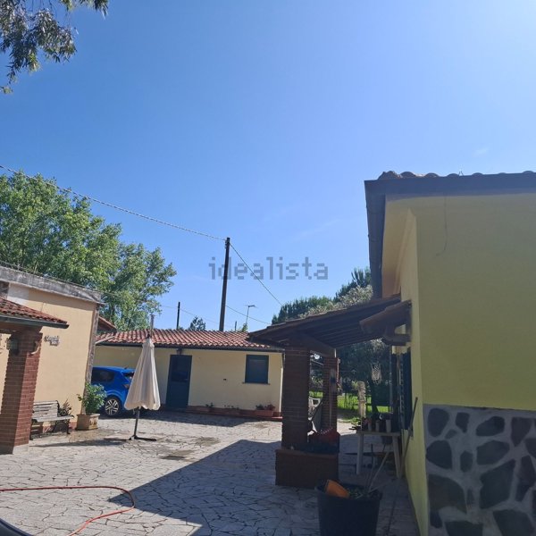 casa indipendente in vendita a Cascina