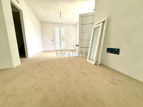 casa indipendente in vendita a Cascina