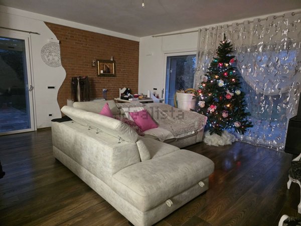 casa indipendente in vendita a Cascina