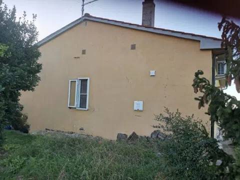 casa indipendente in vendita a Cascina in zona Latignano