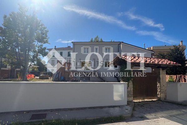 casa indipendente in vendita a Cascina