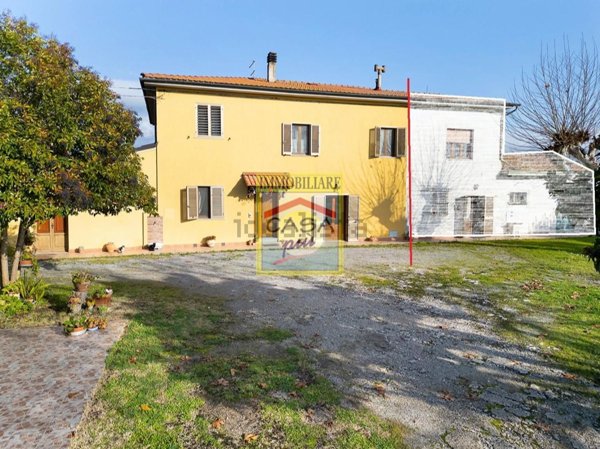 casale in vendita a Cascina in zona San Lorenzo a Pagnatico