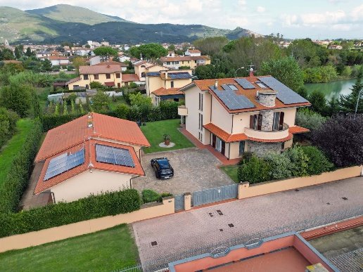 casa indipendente in vendita a Cascina