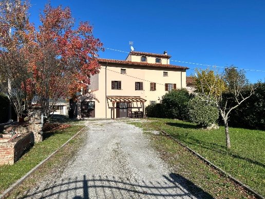 casa indipendente in vendita a Cascina in zona Navacchio