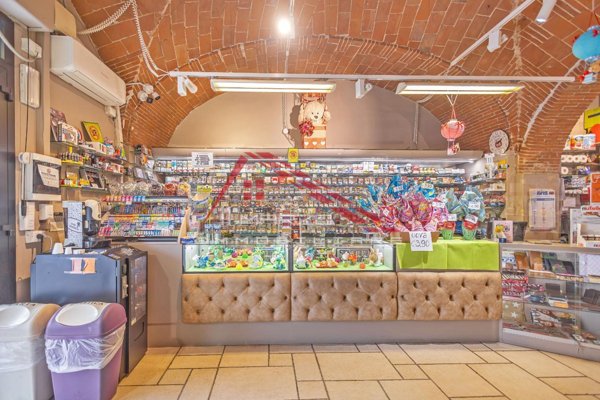 casale in vendita a Cascina in zona Titignano