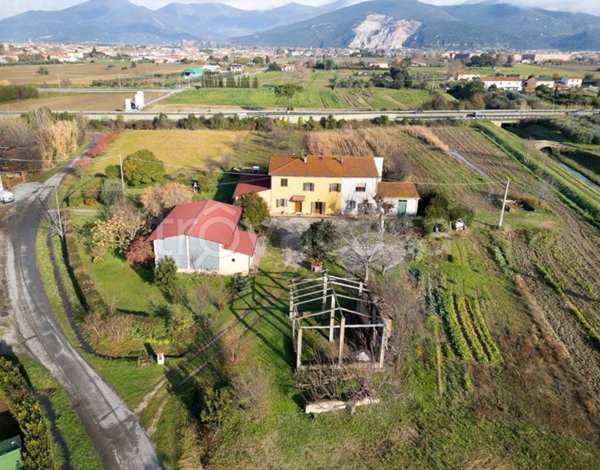 casa indipendente in vendita a Cascina in zona San Lorenzo a Pagnatico