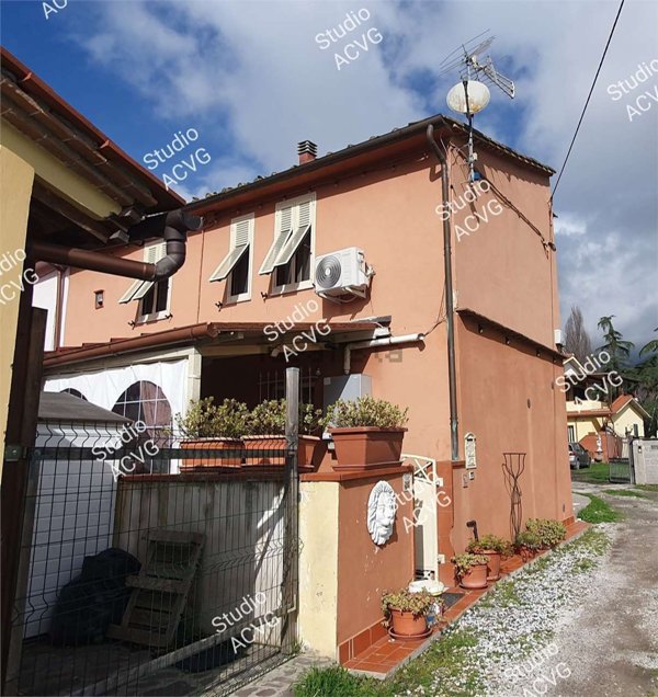 casa indipendente in vendita a Cascina