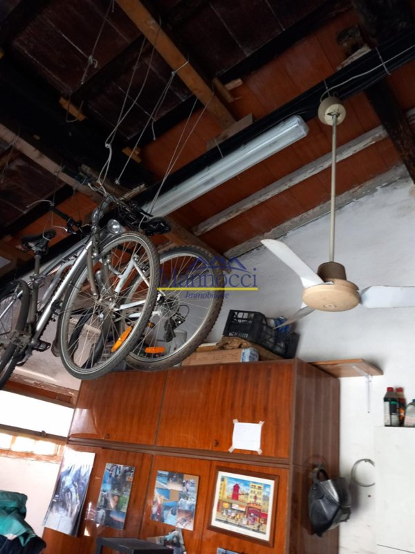 locale di sgombero in vendita a Cascina in zona Navacchio