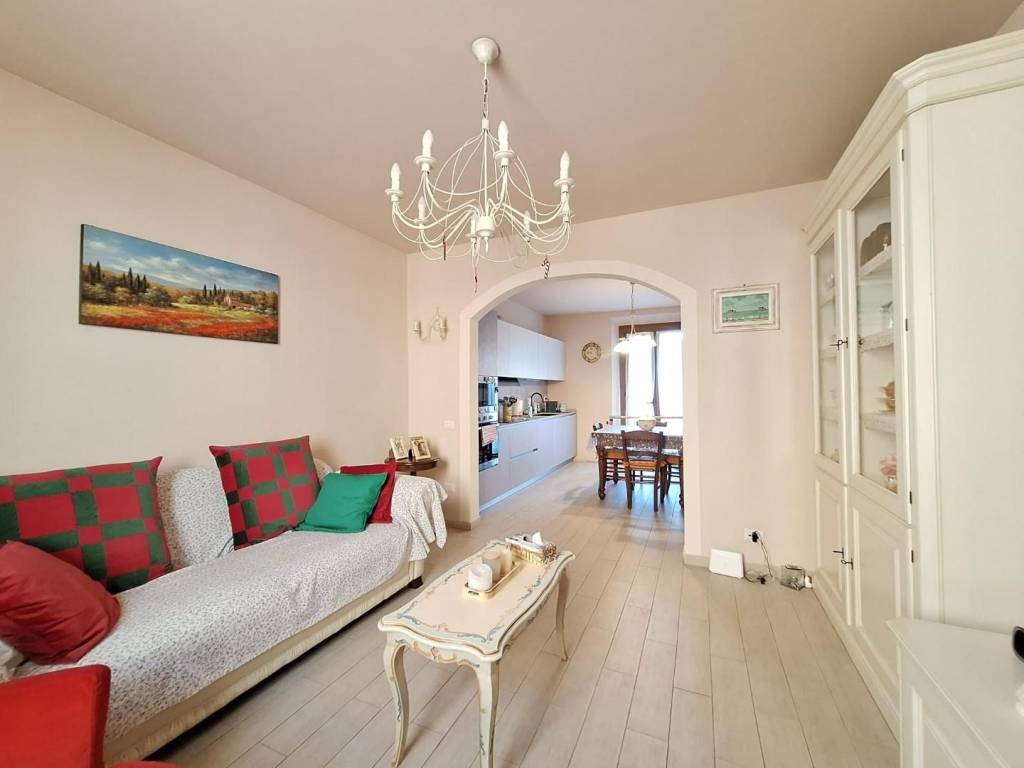 casa indipendente in vendita a Cascina in zona Navacchio