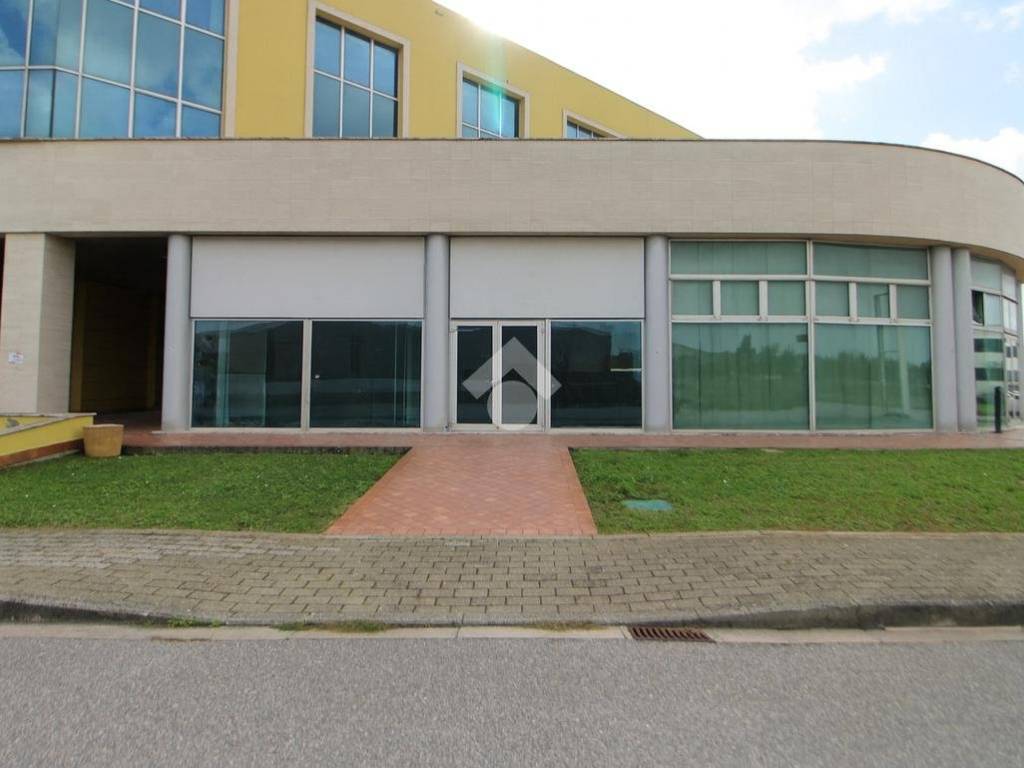 casale in vendita a Cascina