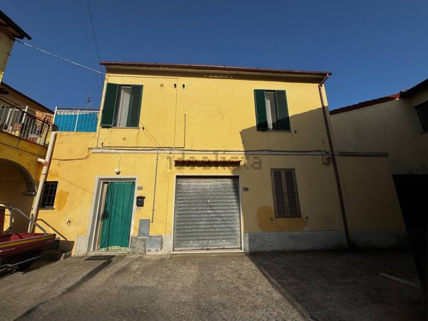casa indipendente in vendita a Cascina