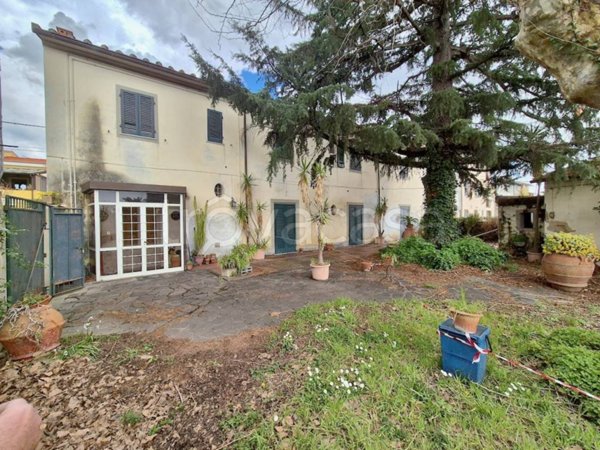 casa indipendente in vendita a Cascina in zona Navacchio