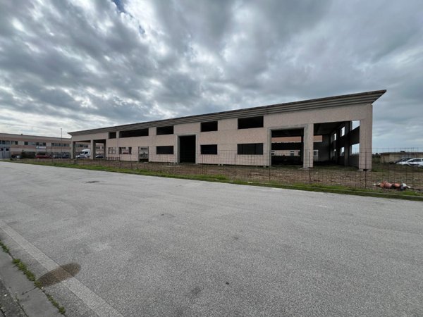 casale in vendita a Cascina