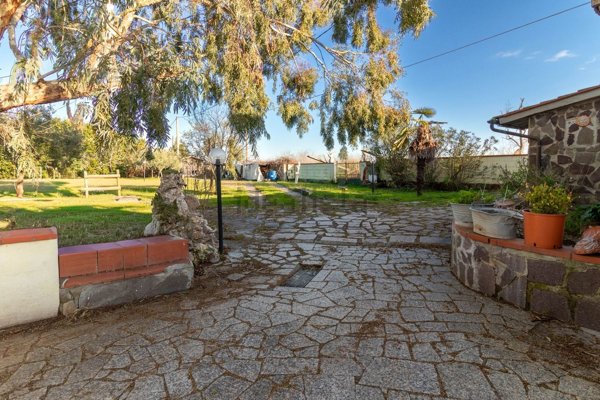casa indipendente in vendita a Cascina