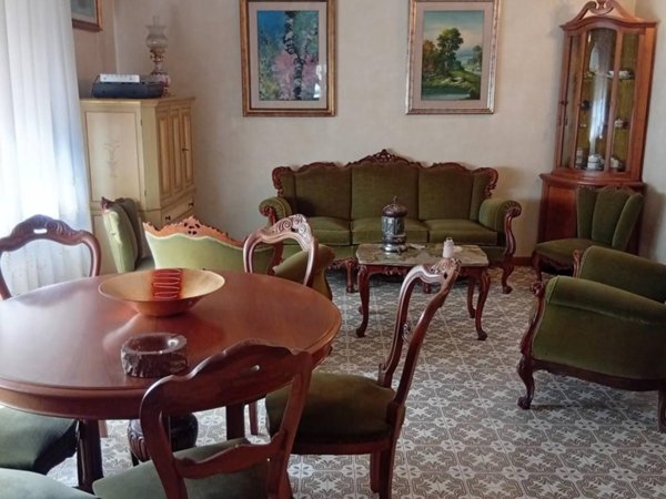 casa indipendente in vendita a Cascina