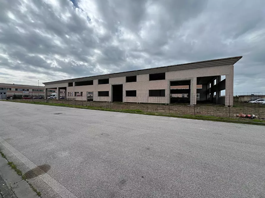 casale in vendita a Cascina