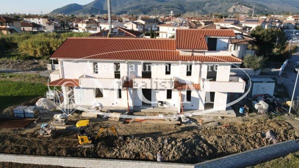 casa indipendente in vendita a Cascina