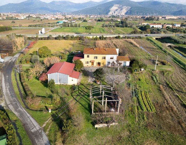 casa indipendente in vendita a Cascina in zona San Lorenzo a Pagnatico