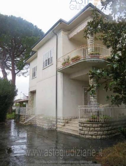 casa indipendente in vendita a Cascina in zona Navacchio