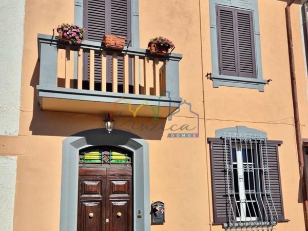 casale in vendita a Cascina in zona Titignano